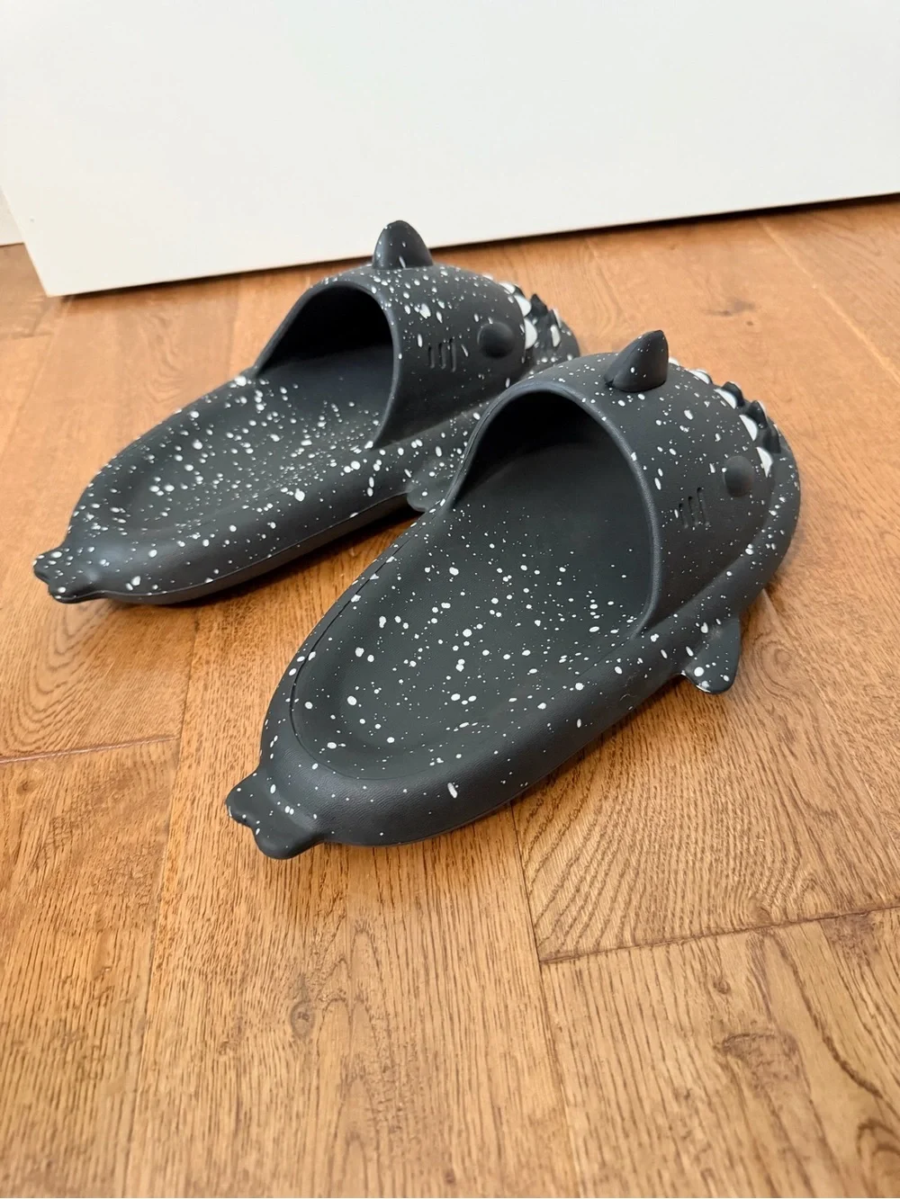 Shark slides sandals big boys size 7 black speckle pool beach sandal